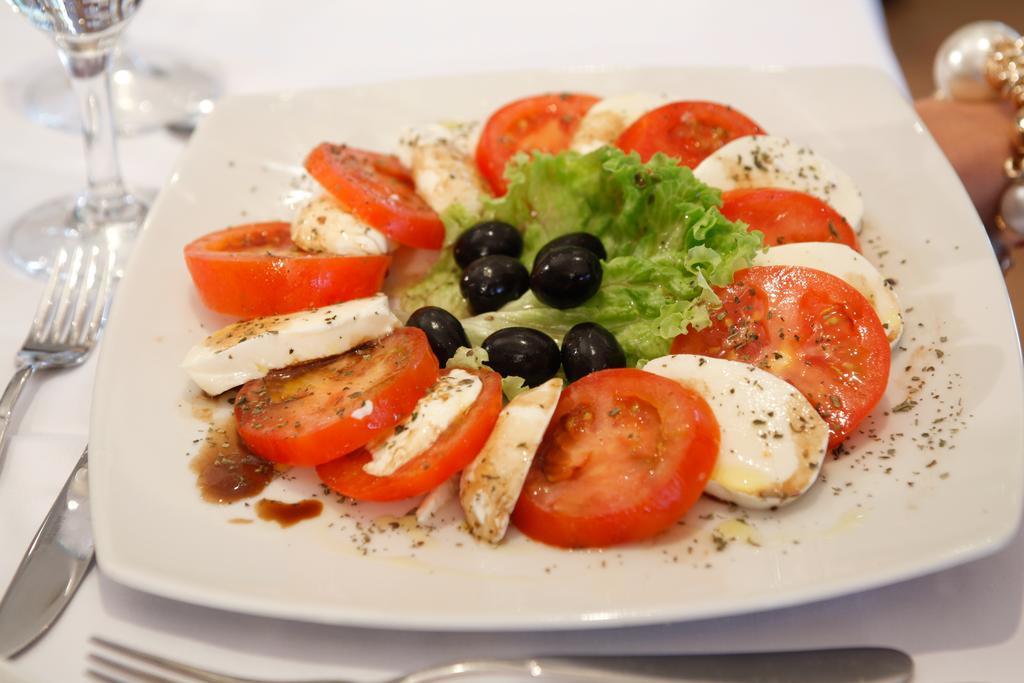 Martinšćica Hotel Zlatni Lav المظهر الخارجي الصورة